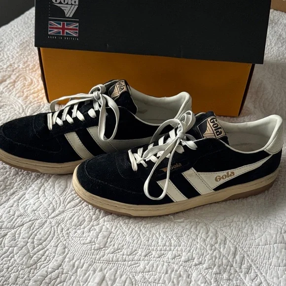 Gola Classic Black and White Trainers - Picture 2 of 4
